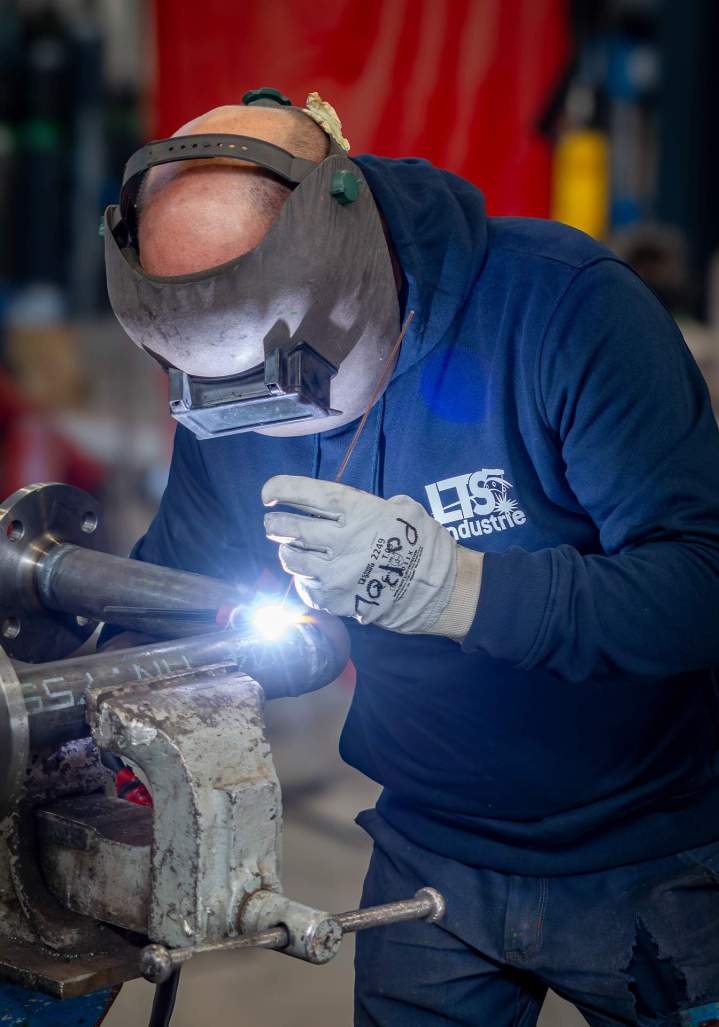 Opération de soudage à l'arc électrique Auvergne-Rhône-Alpes